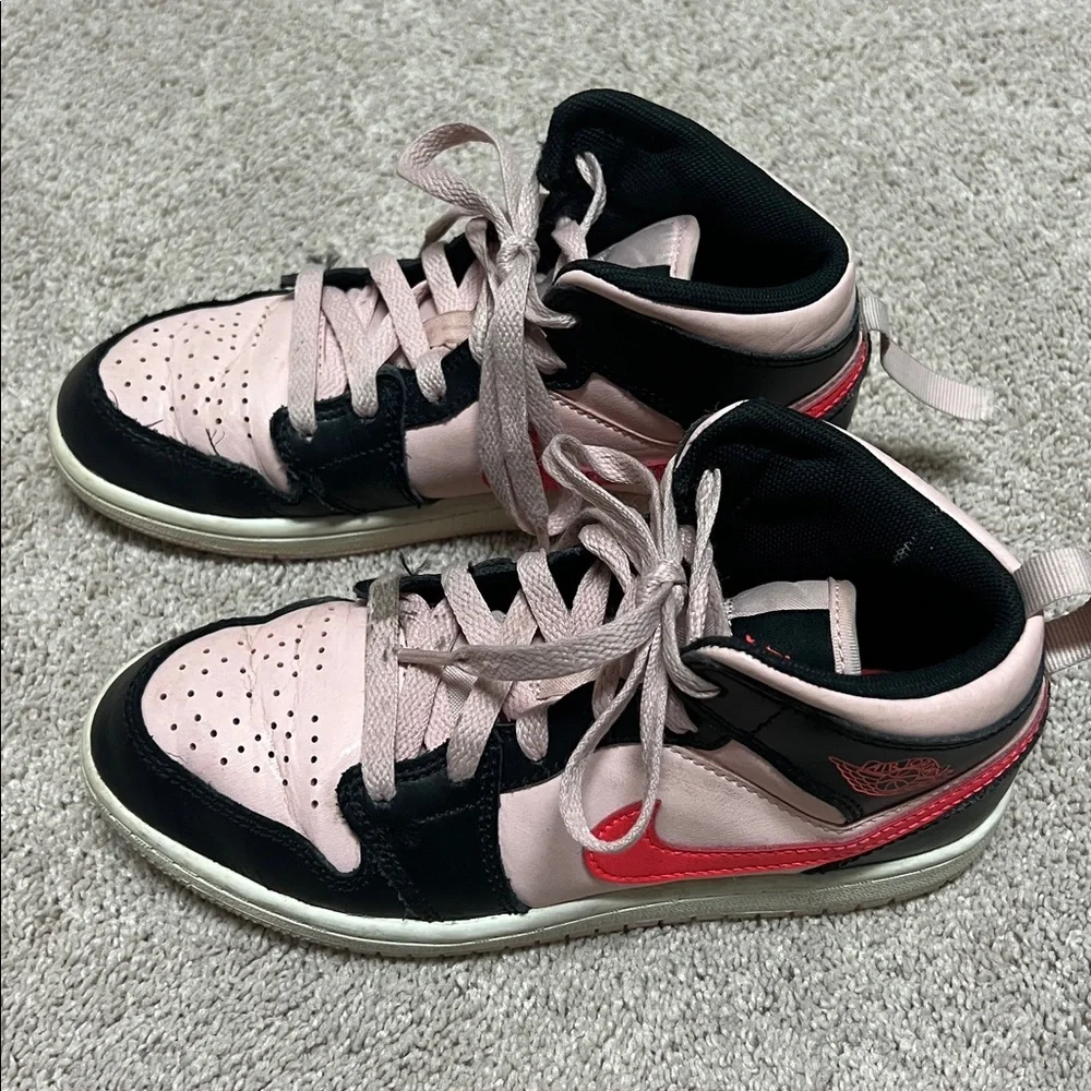 Nike Jordan 1 Mid Atmosohere